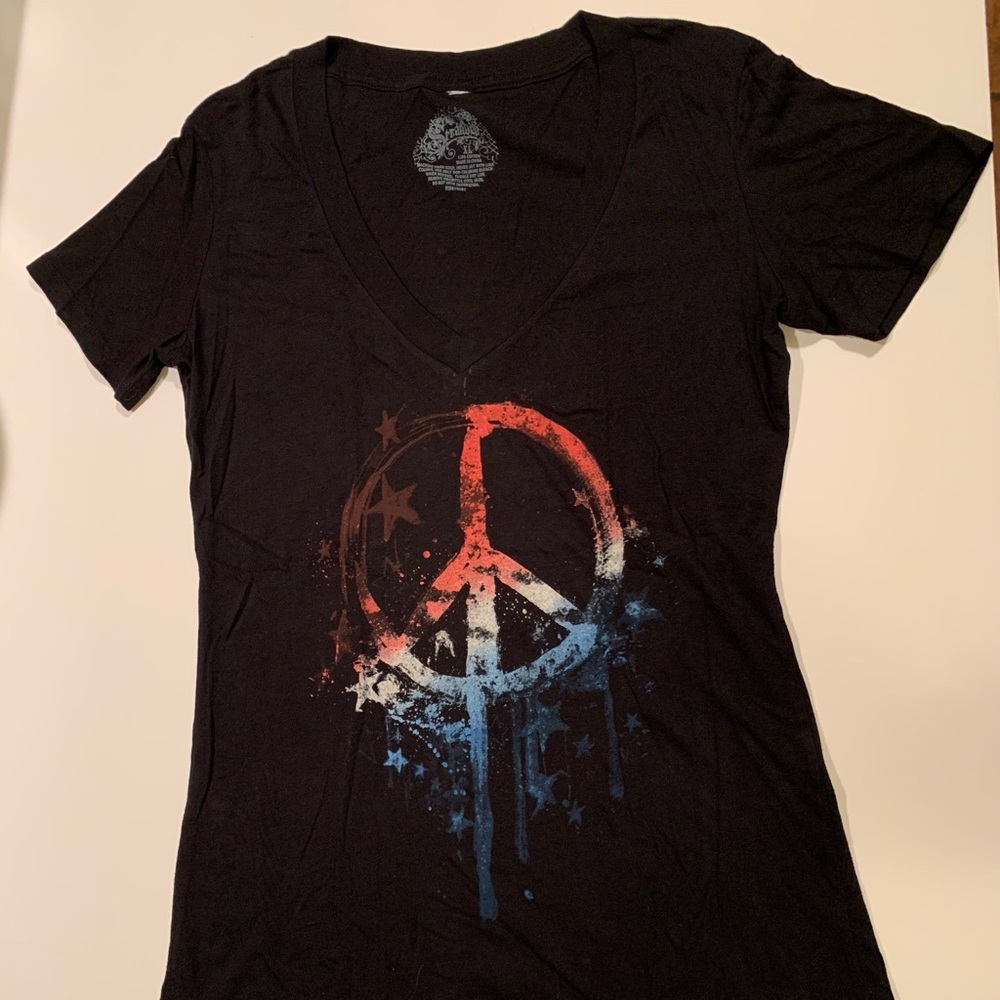 NWOT WOMEN’S DISTRESSED PEACE V-NECK T-SHIRT.